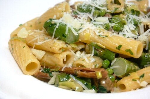 Rigatoni met asperges en eekhoorntjesbrood