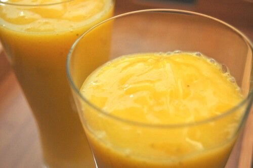 Smoothie met banaan en mango