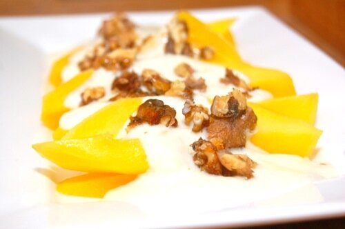 Mango met yoghurt en witte chocola